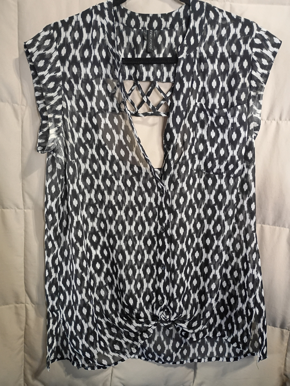 Maurices Black & White Printed Short Sleeve Tie-Front Blouse